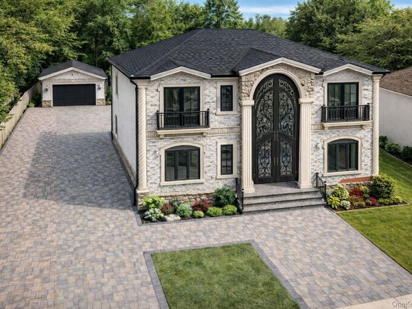 2520 Falcon Street, East Meadow, NY 11554