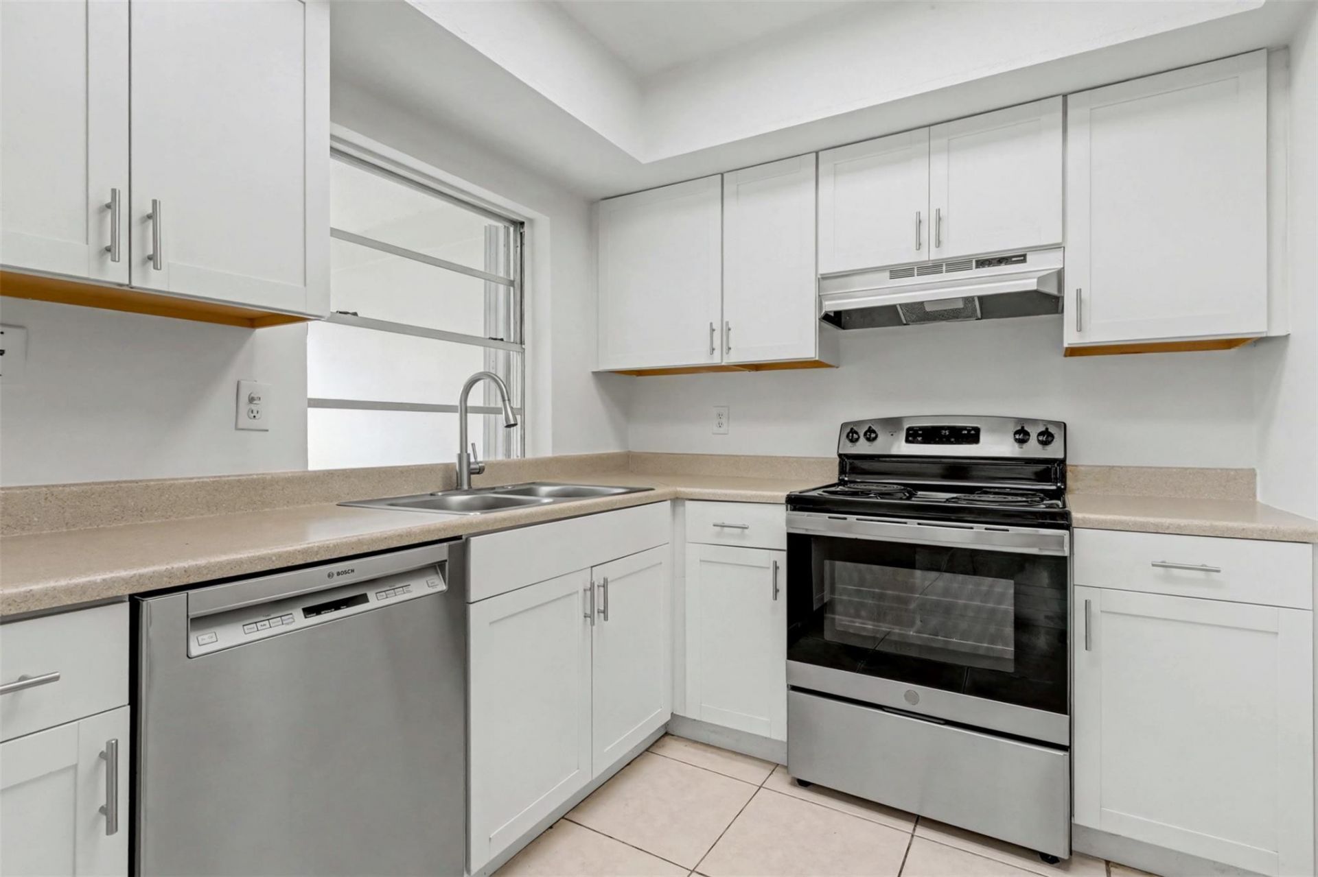 6821-6825 NW 11th Place, Unit 6825, Plantation, FL 33313 Photo