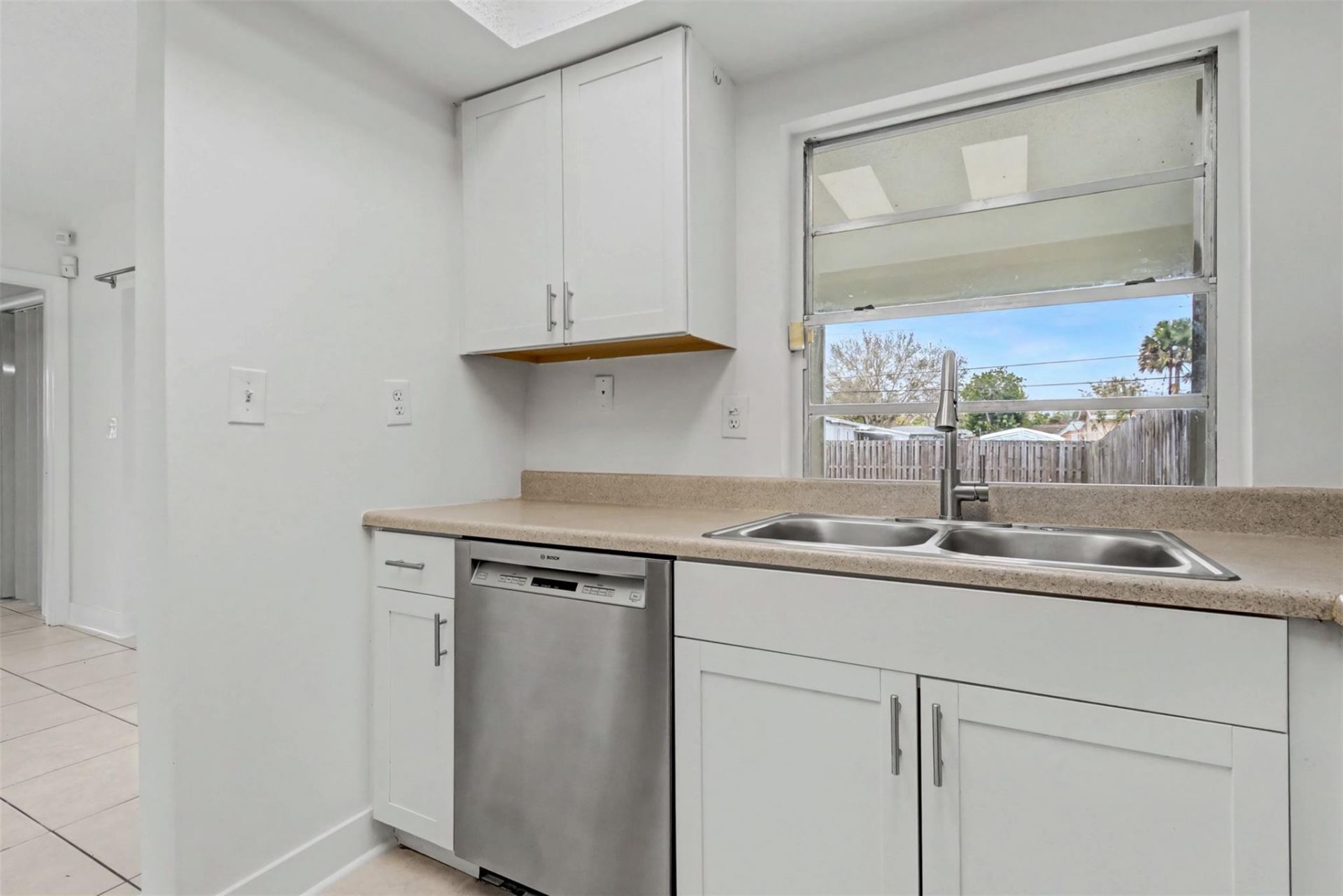 6821-6825 NW 11th Place, Unit 6825, Plantation, FL 33313 Photo