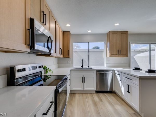 225 Greenbriar Townhouse Way , Las Vegas, NV 89121