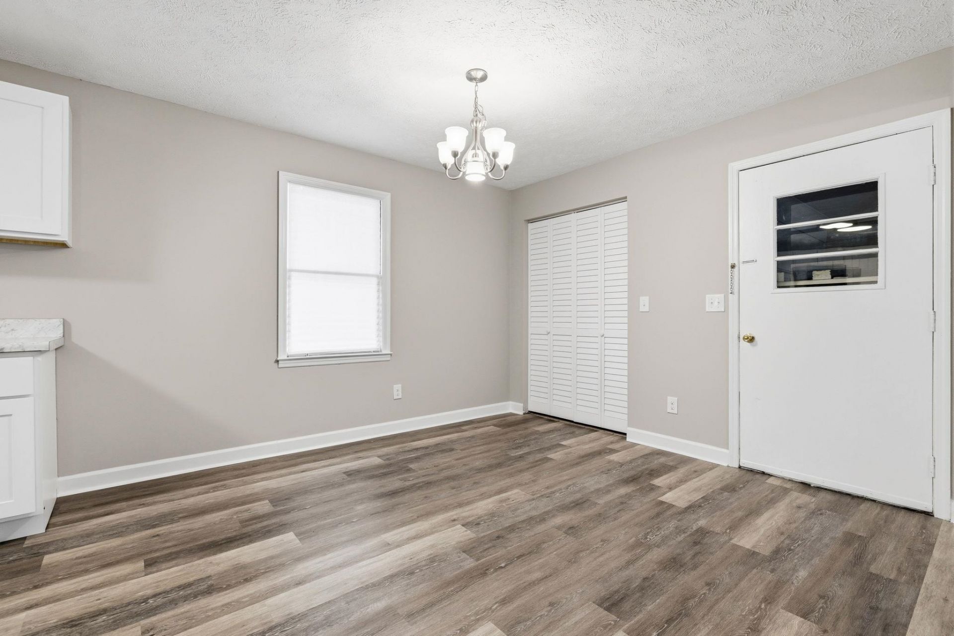902 Forest Loop Rd. Photo 8
