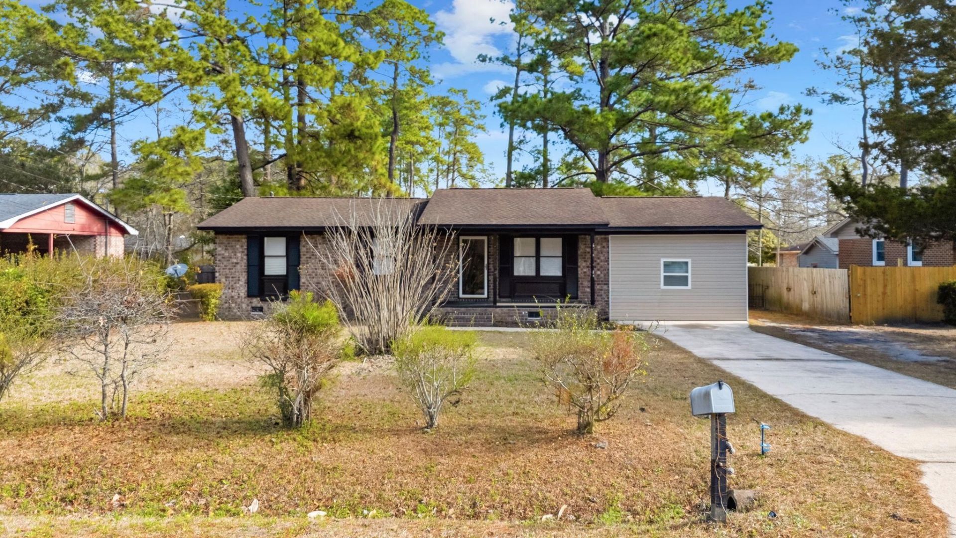 902 Forest Loop Rd. Photo 2