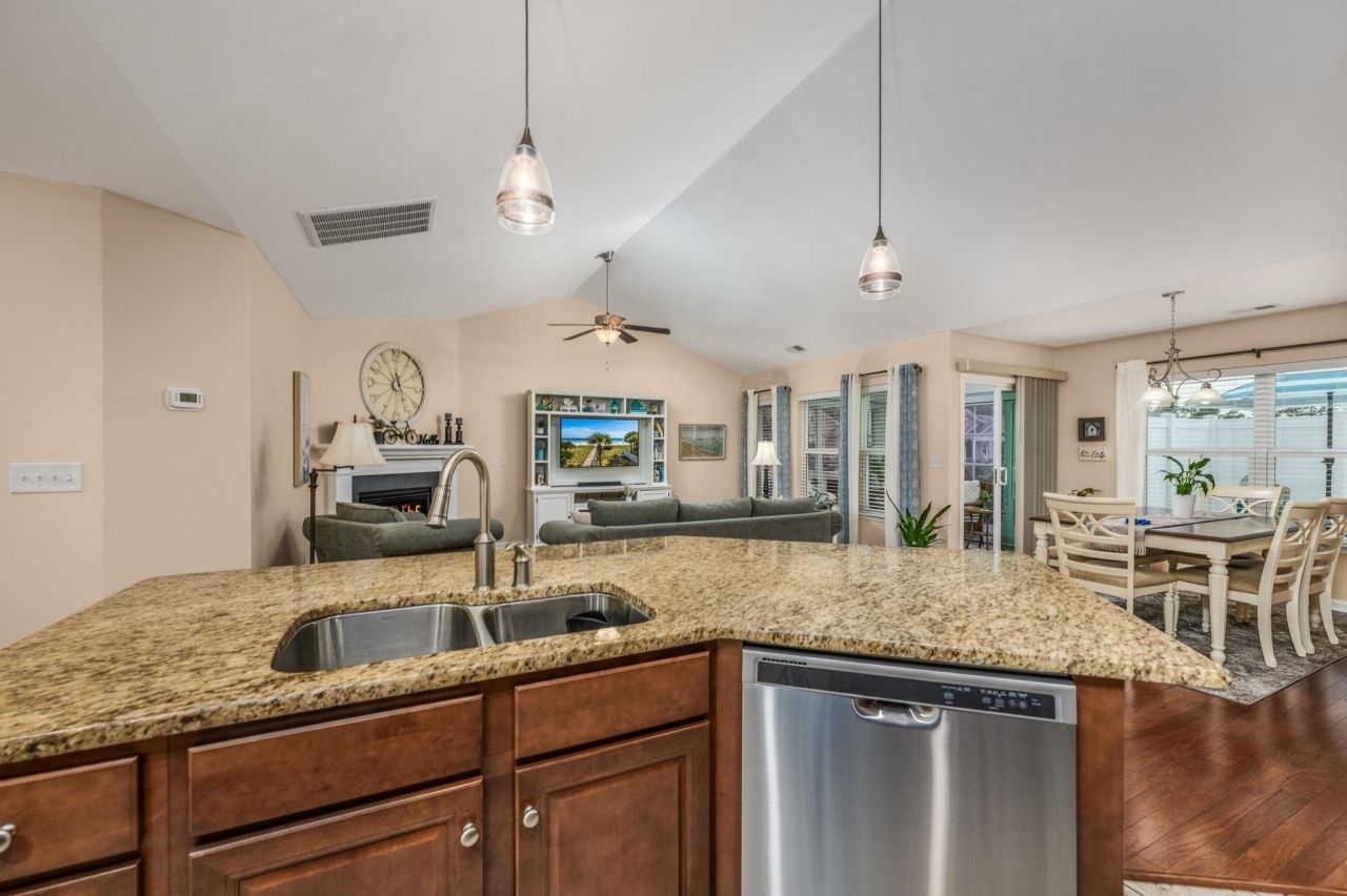 901 Sewing Bee Pl. Photo 10