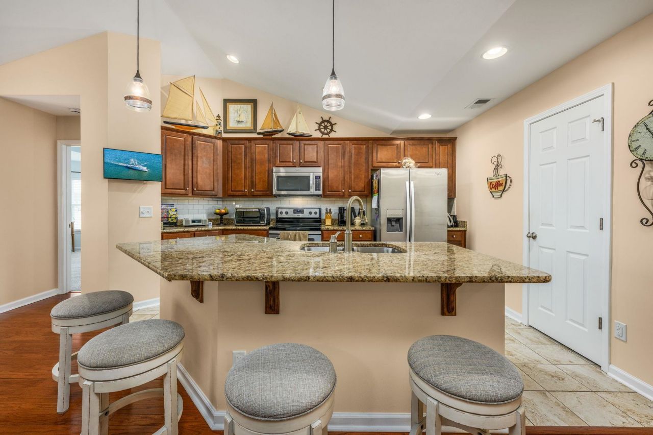 901 Sewing Bee Pl. Photo 13