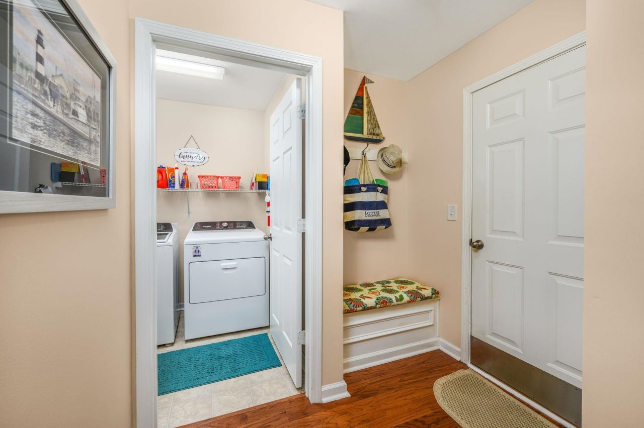 901 Sewing Bee Pl. Photo 7