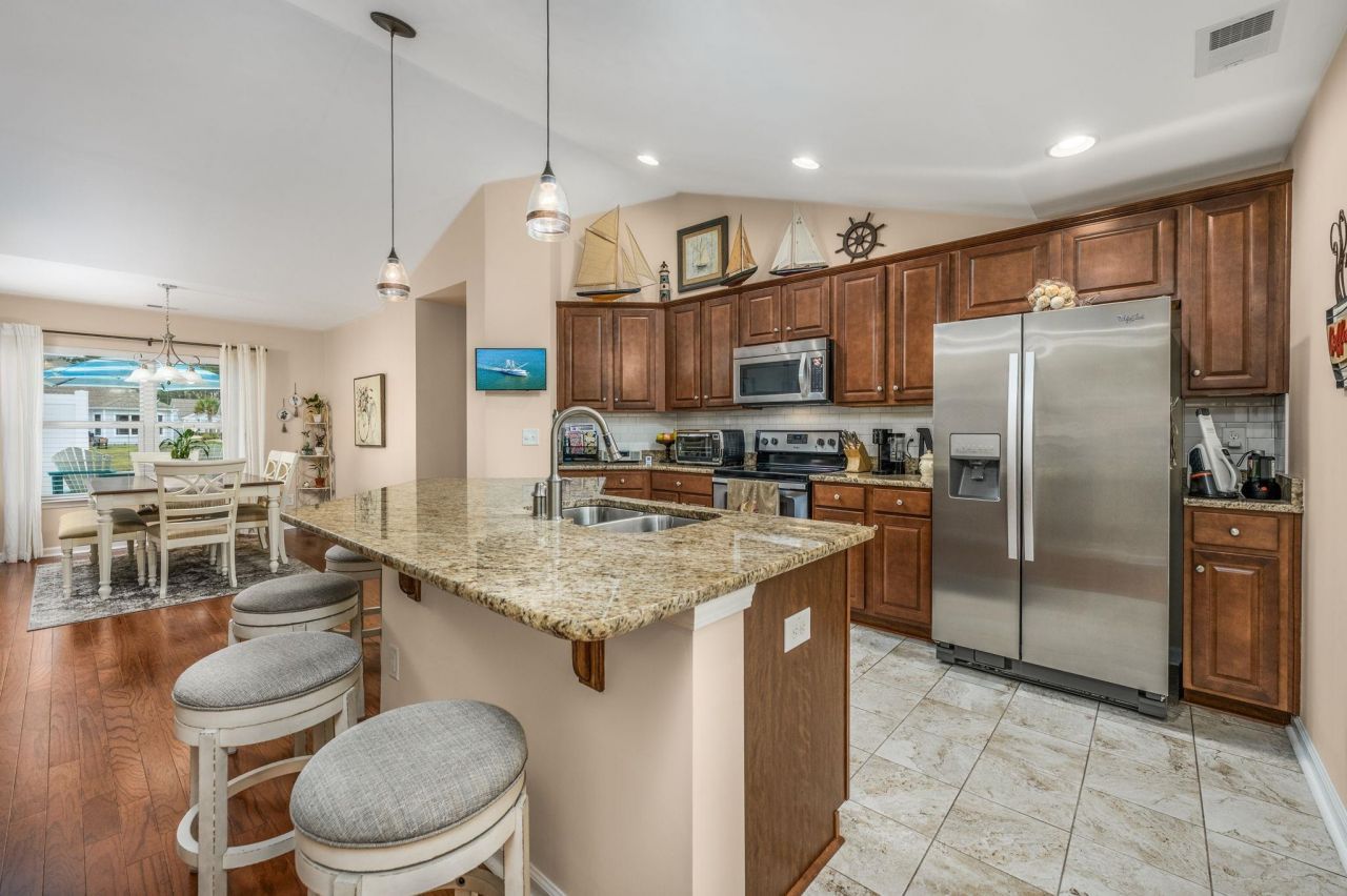 901 Sewing Bee Pl. Photo 9