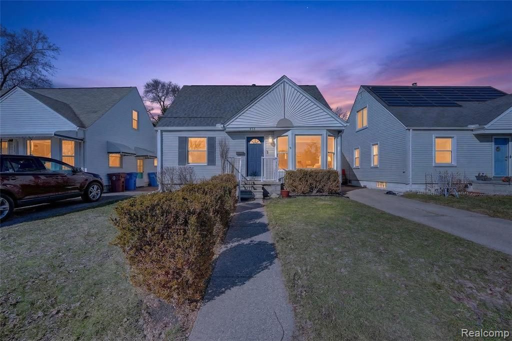 438 W Brockton Avenue, Madison Heights, MI 48071 Main Photo