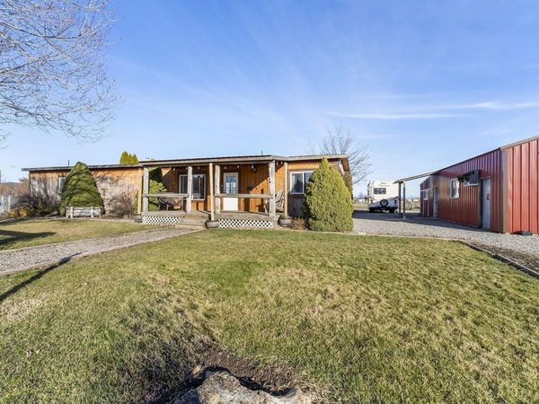 6224 N Starr Rd, Newman Lake, WA 99025