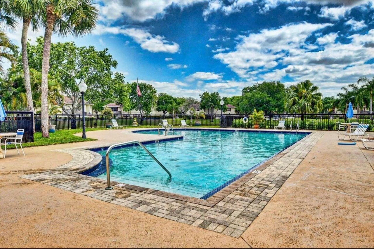 40 Essex Court, Unit A, Royal Palm Beach, FL 33411 Photo