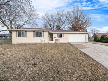 355 15th Street NE, Owatonna, MN 55060