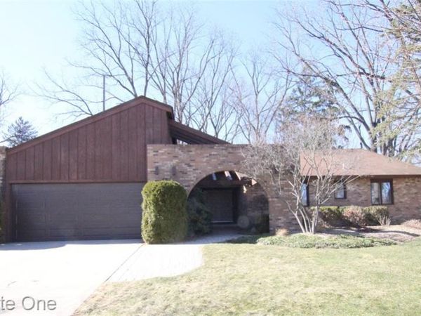 4458 Southmoor Lane, West Bloomfield Twp, MI 48323