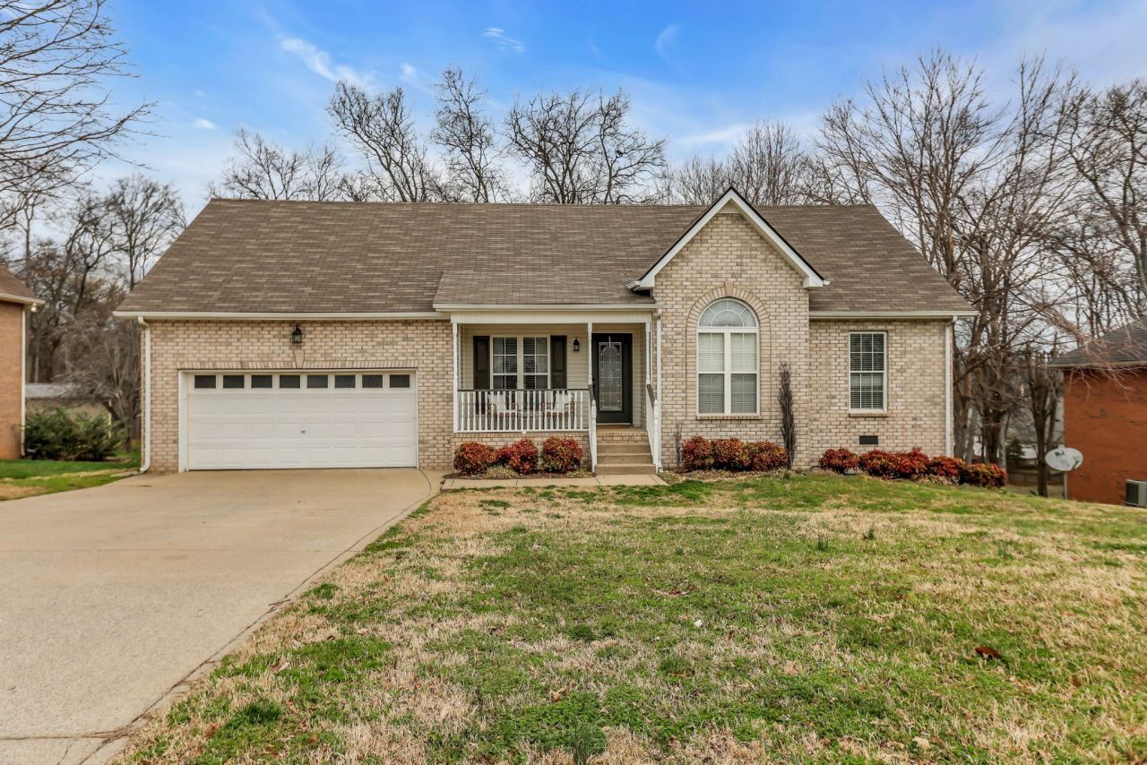 110 Calloway Ln, Hendersonville, TN 37075 Main Photo