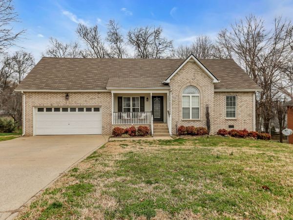 110 Calloway Ln, Hendersonville, TN 37075