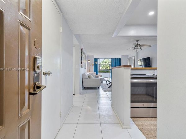 600 Parkview Dr , Unit 227, Hallandale Beach, FL 33009
