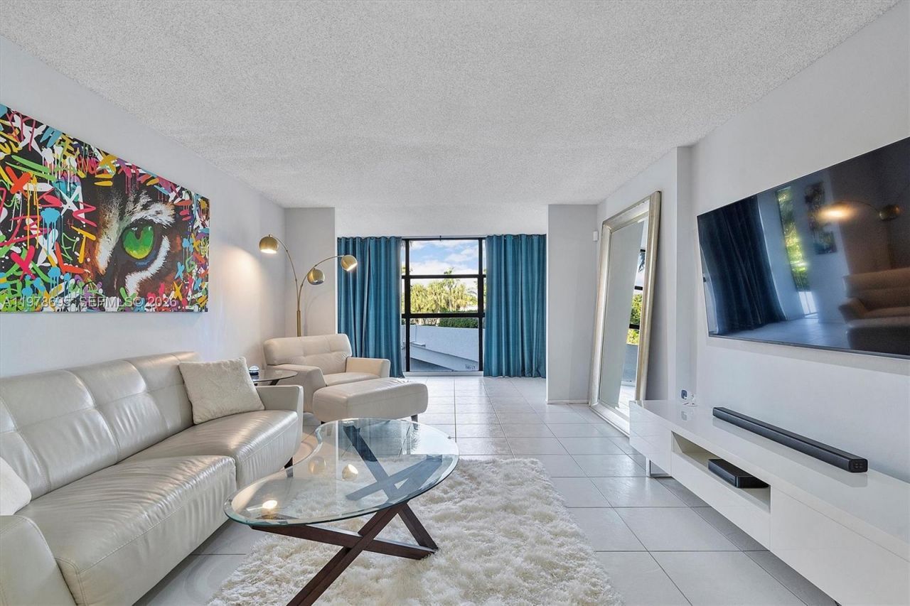 600 Parkview Dr , Unit 227, Hallandale Beach, FL 33009 Photo