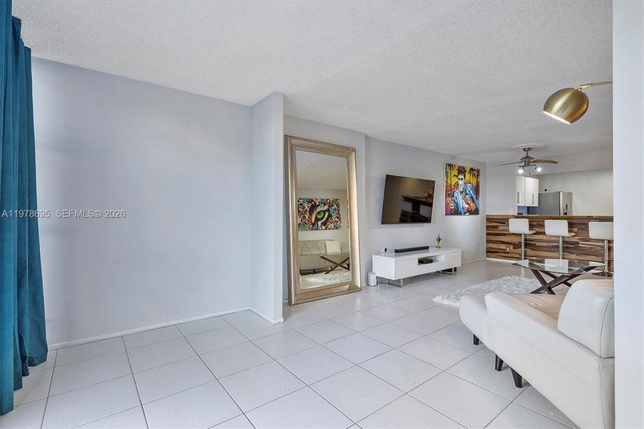 600 Parkview Dr , Unit 227, Hallandale Beach, FL 33009 Photo