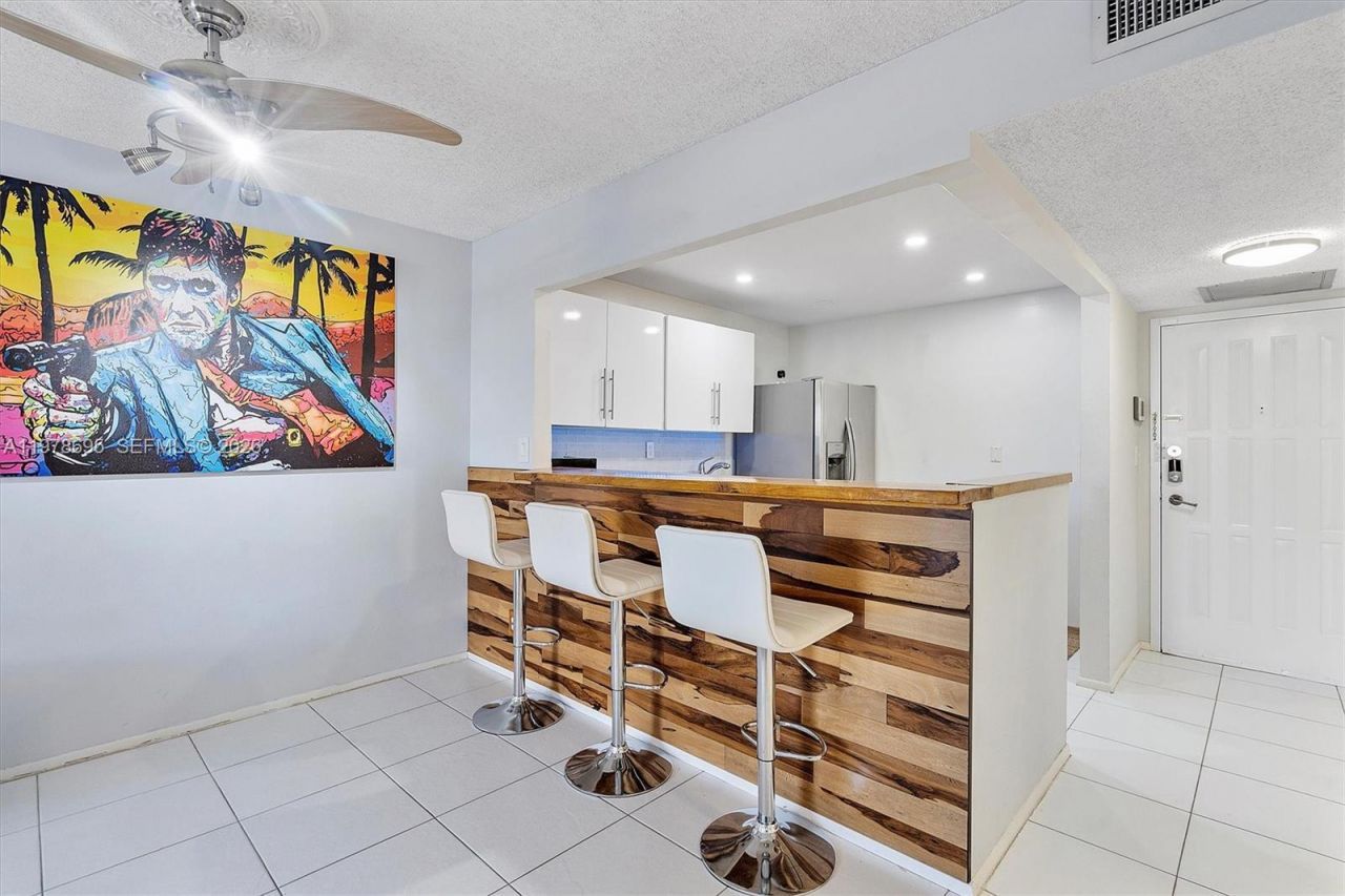 600 Parkview Dr , Unit 227, Hallandale Beach, FL 33009 Photo