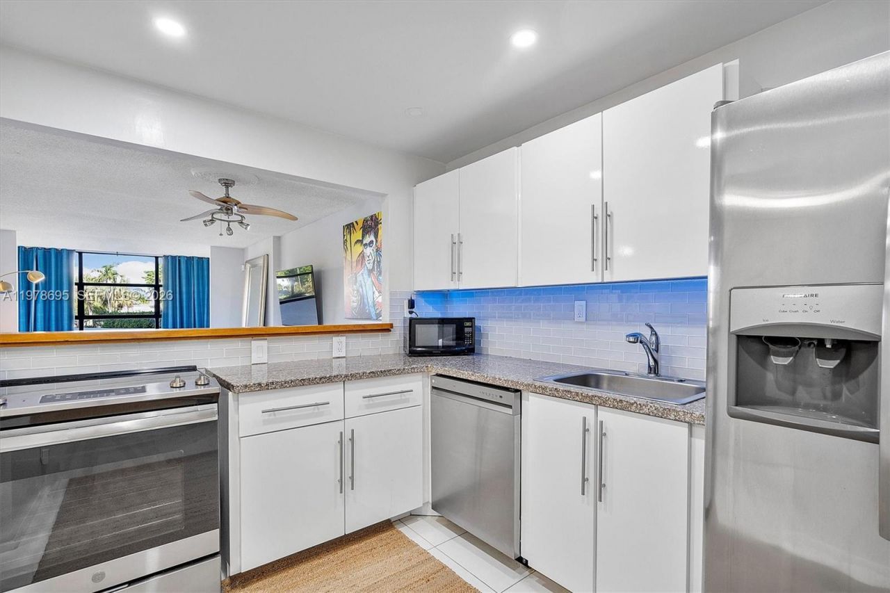 600 Parkview Dr , Unit 227, Hallandale Beach, FL 33009 Photo