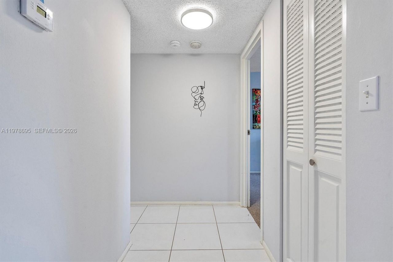 600 Parkview Dr , Unit 227, Hallandale Beach, FL 33009 Photo