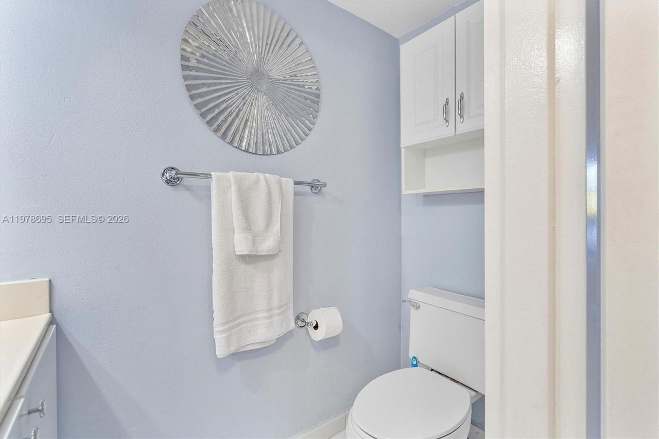 600 Parkview Dr , Unit 227, Hallandale Beach, FL 33009 Photo