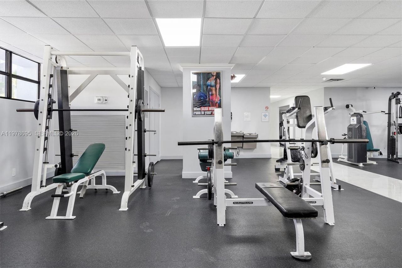 600 Parkview Dr , Unit 227, Hallandale Beach, FL 33009 Photo