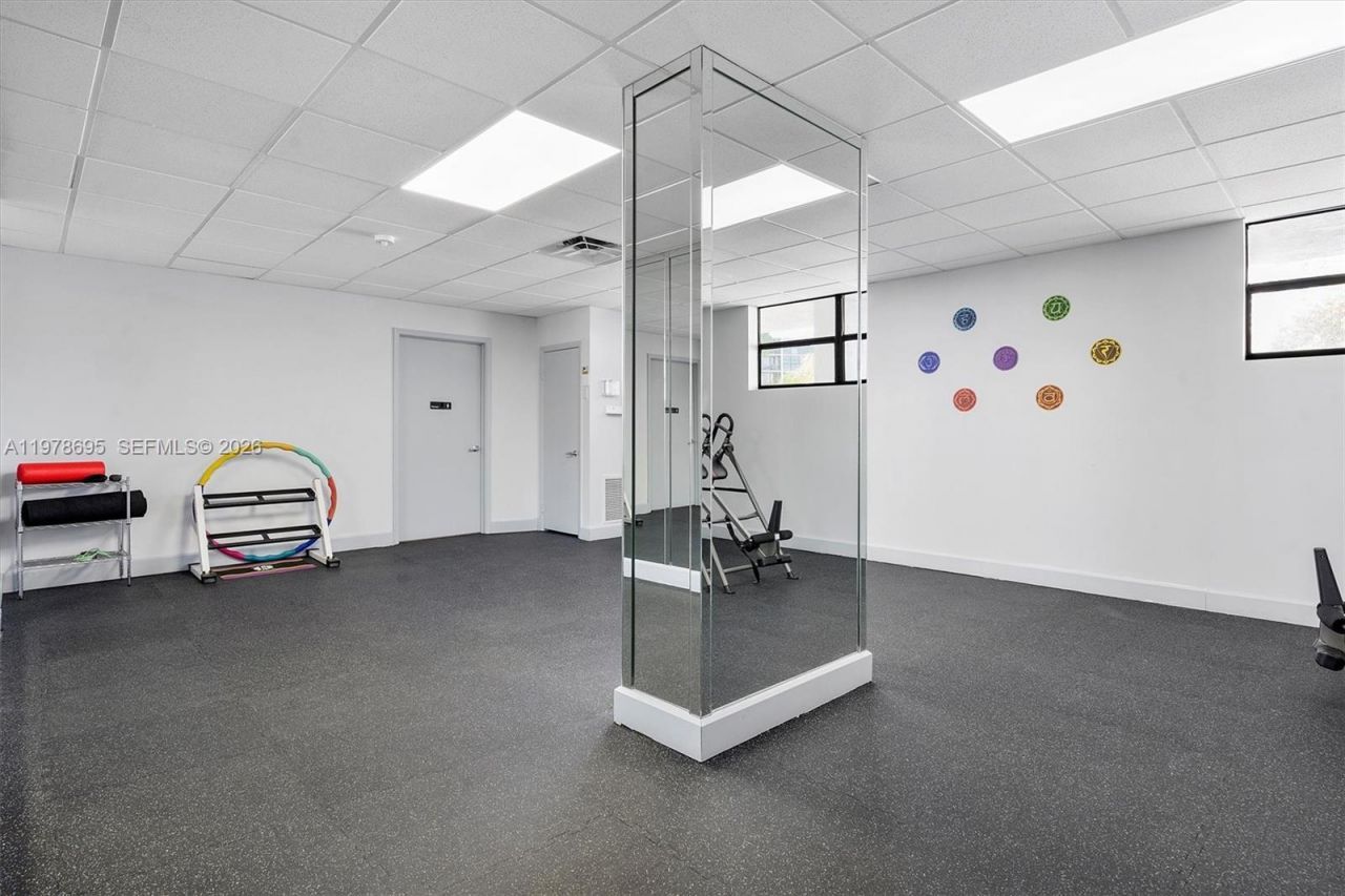 600 Parkview Dr , Unit 227, Hallandale Beach, FL 33009 Photo