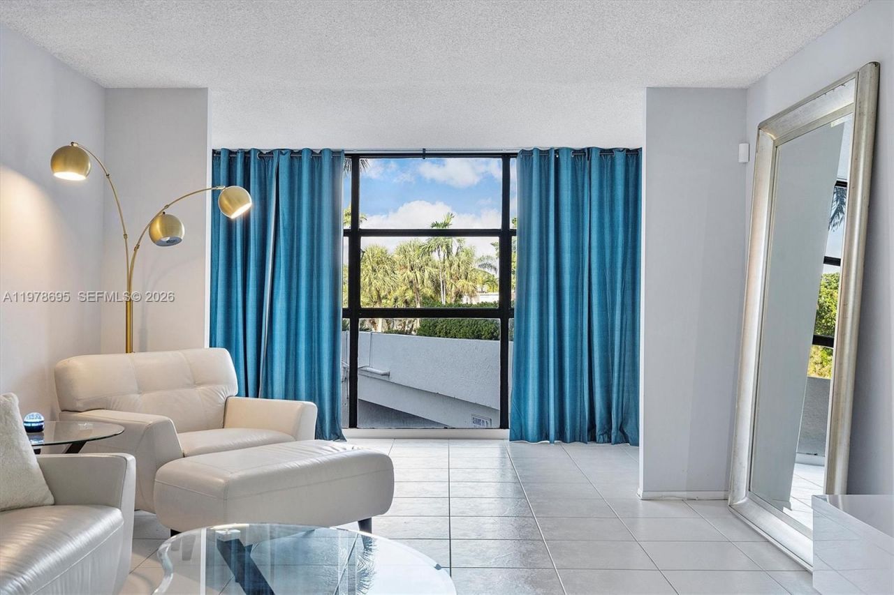 600 Parkview Dr , Unit 227, Hallandale Beach, FL 33009 Photo