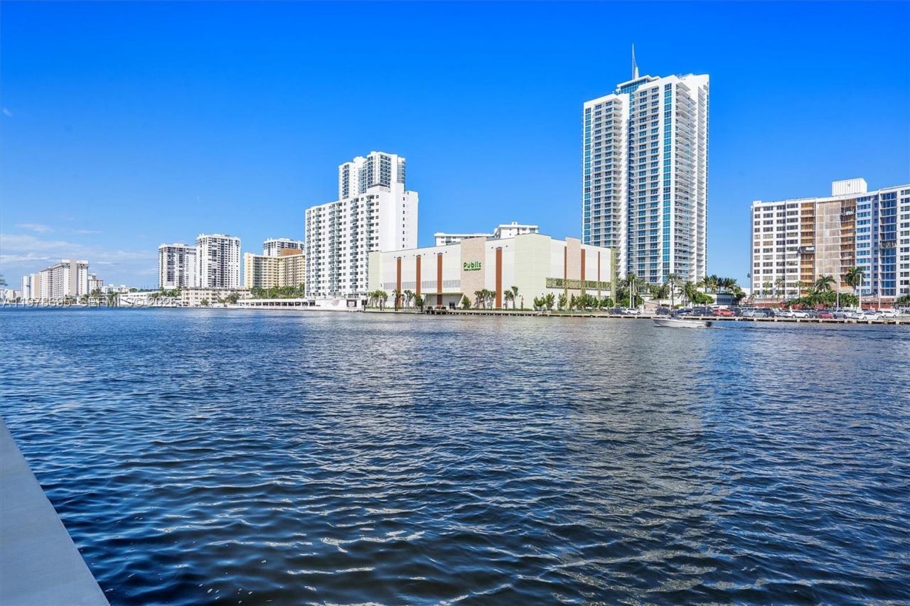 600 Parkview Dr , Unit 227, Hallandale Beach, FL 33009 Photo