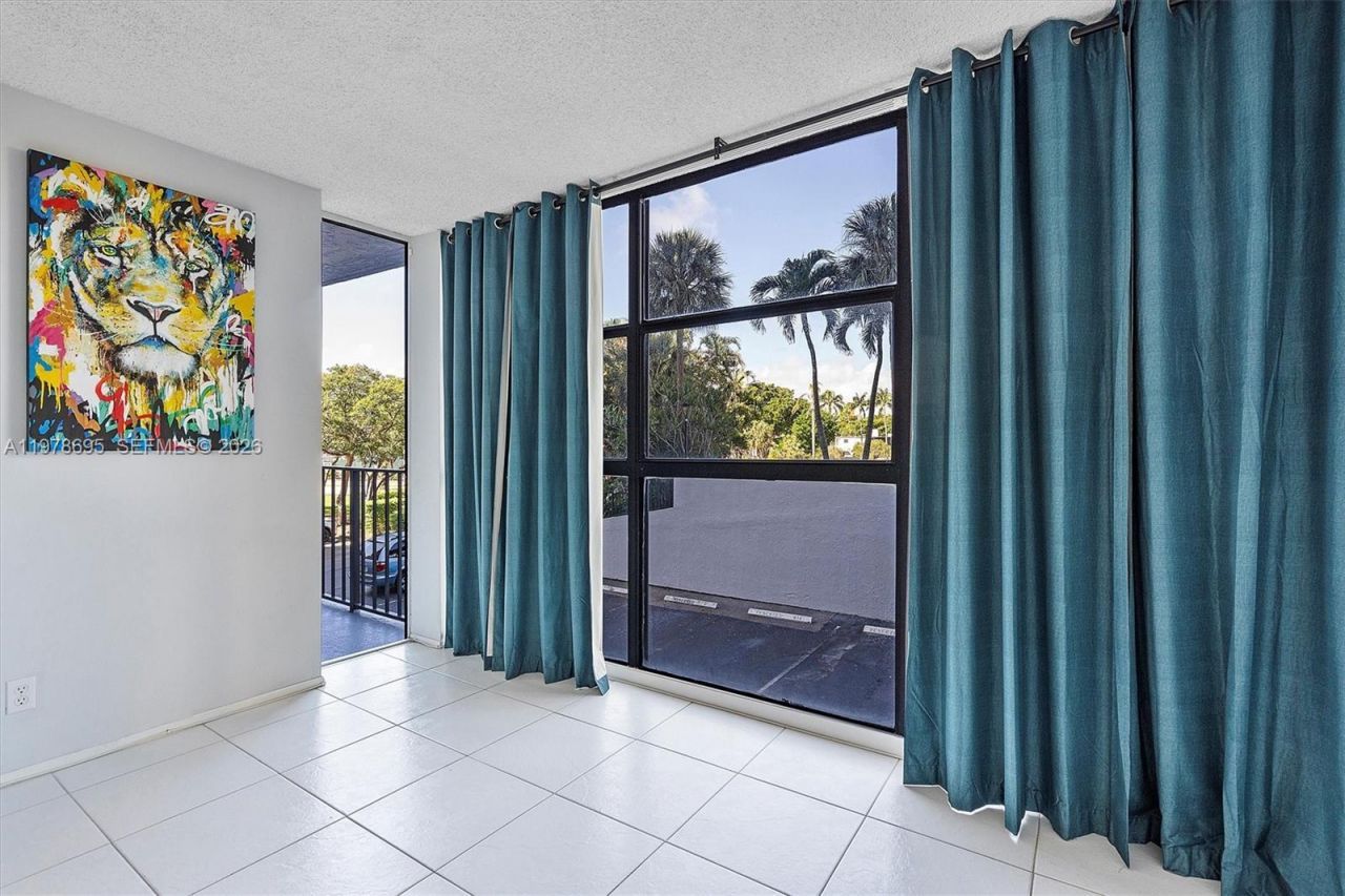 600 Parkview Dr , Unit 227, Hallandale Beach, FL 33009 Photo