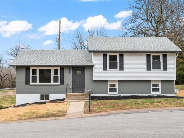 9501 Grand Avenue, Kansas City, MO 64114