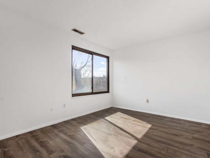 413 Shell Court E, Columbus, OH 43213 Photo 9