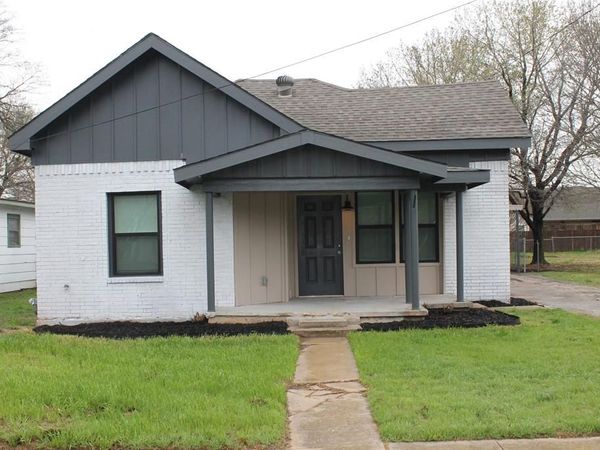 104 S Hubbard Street, Alvord, TX 76225