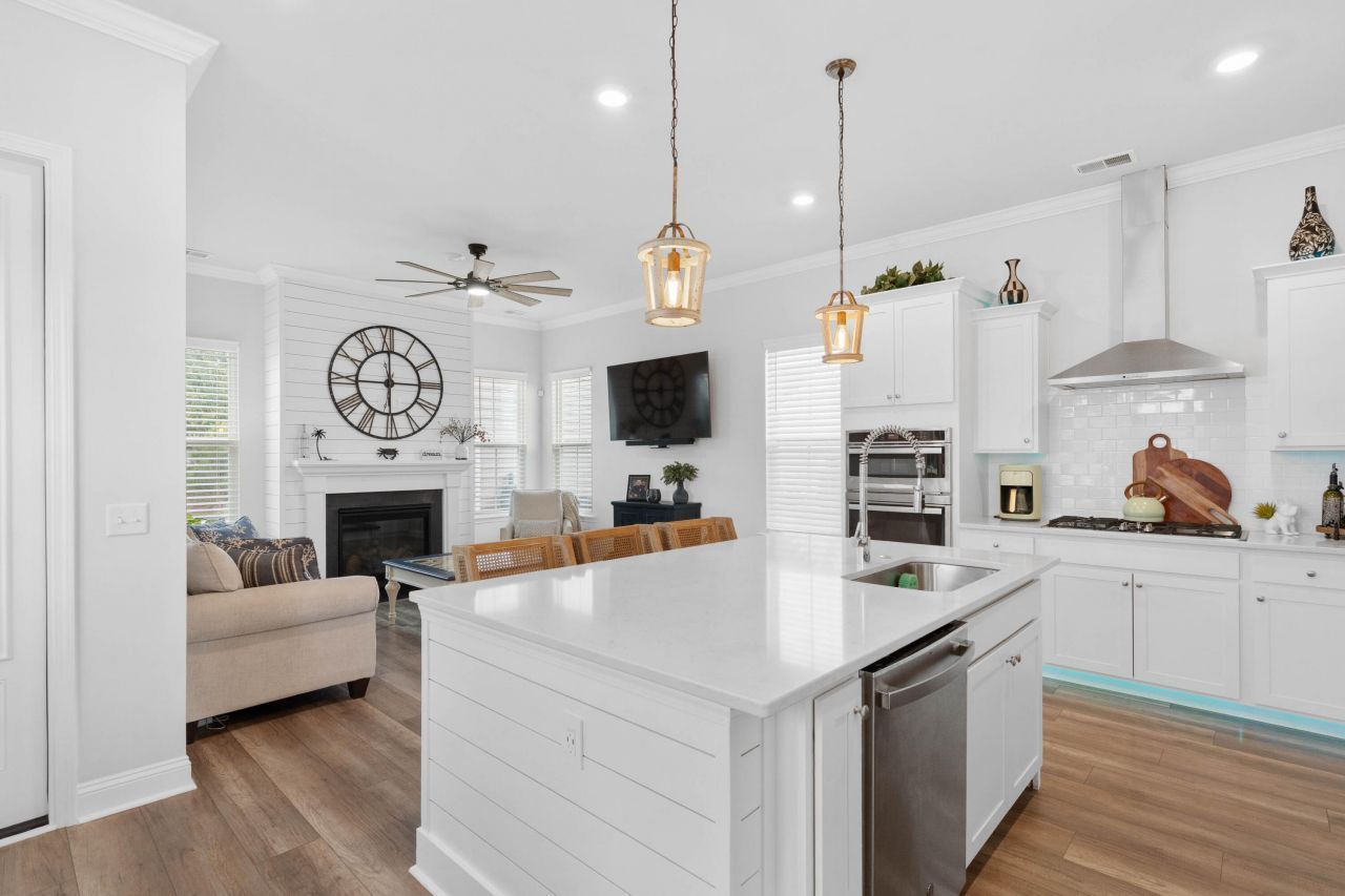 1541 Club Way Photo 23