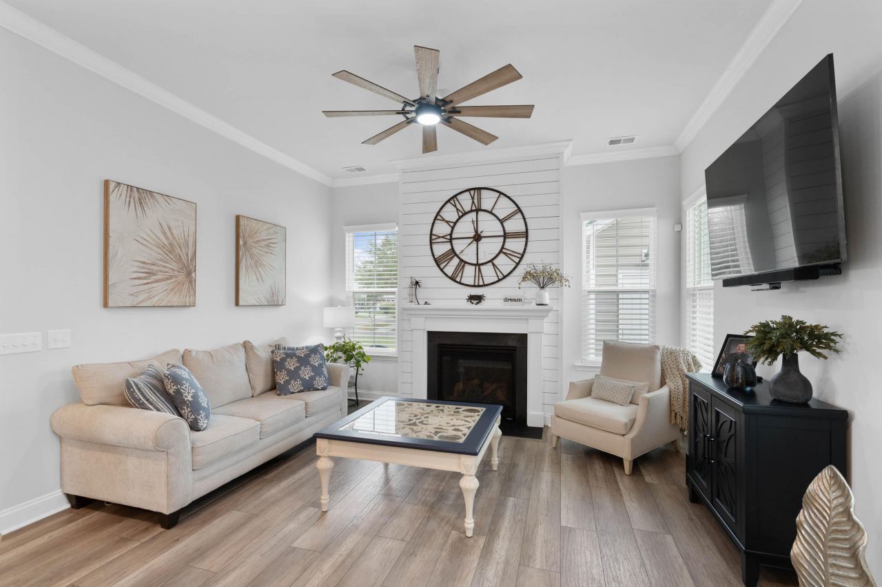 1541 Club Way Photo 32