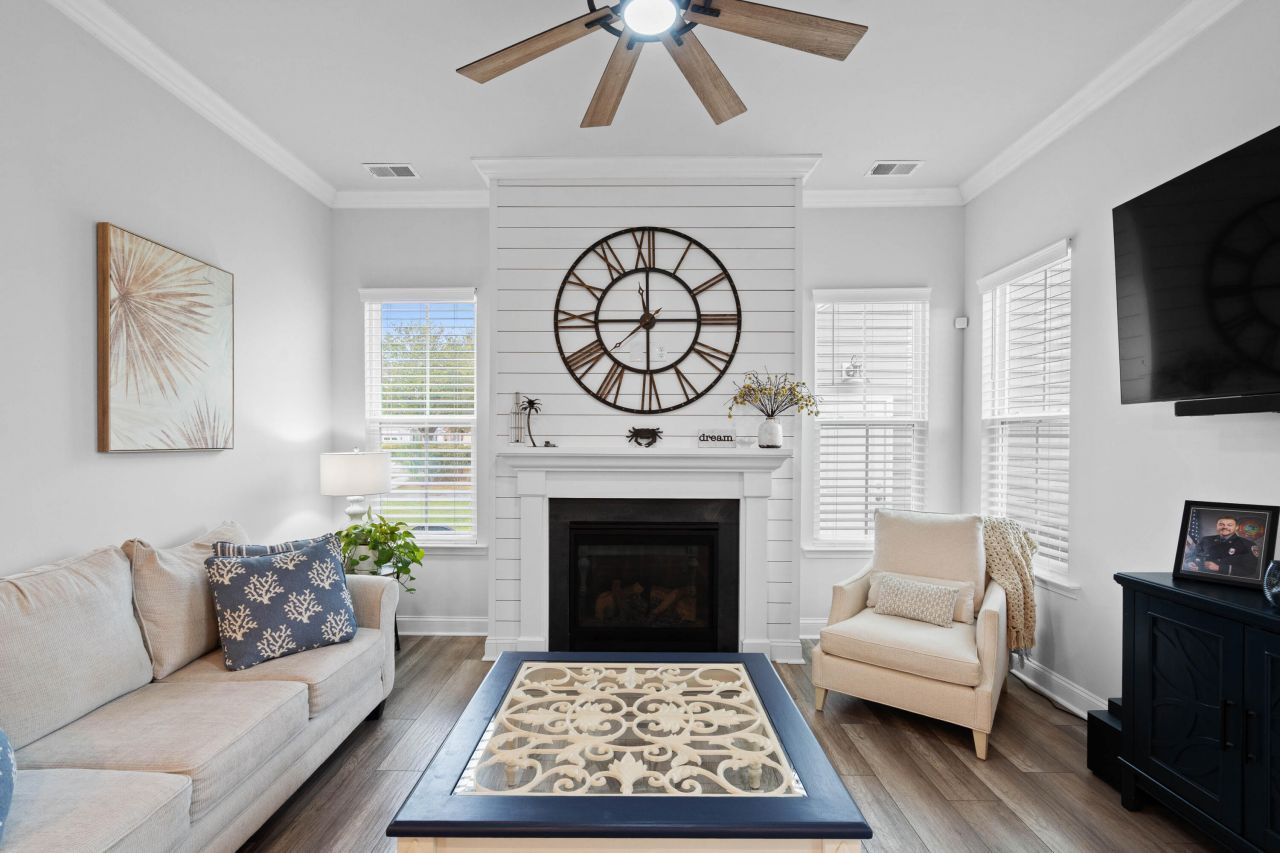 1541 Club Way Photo 33