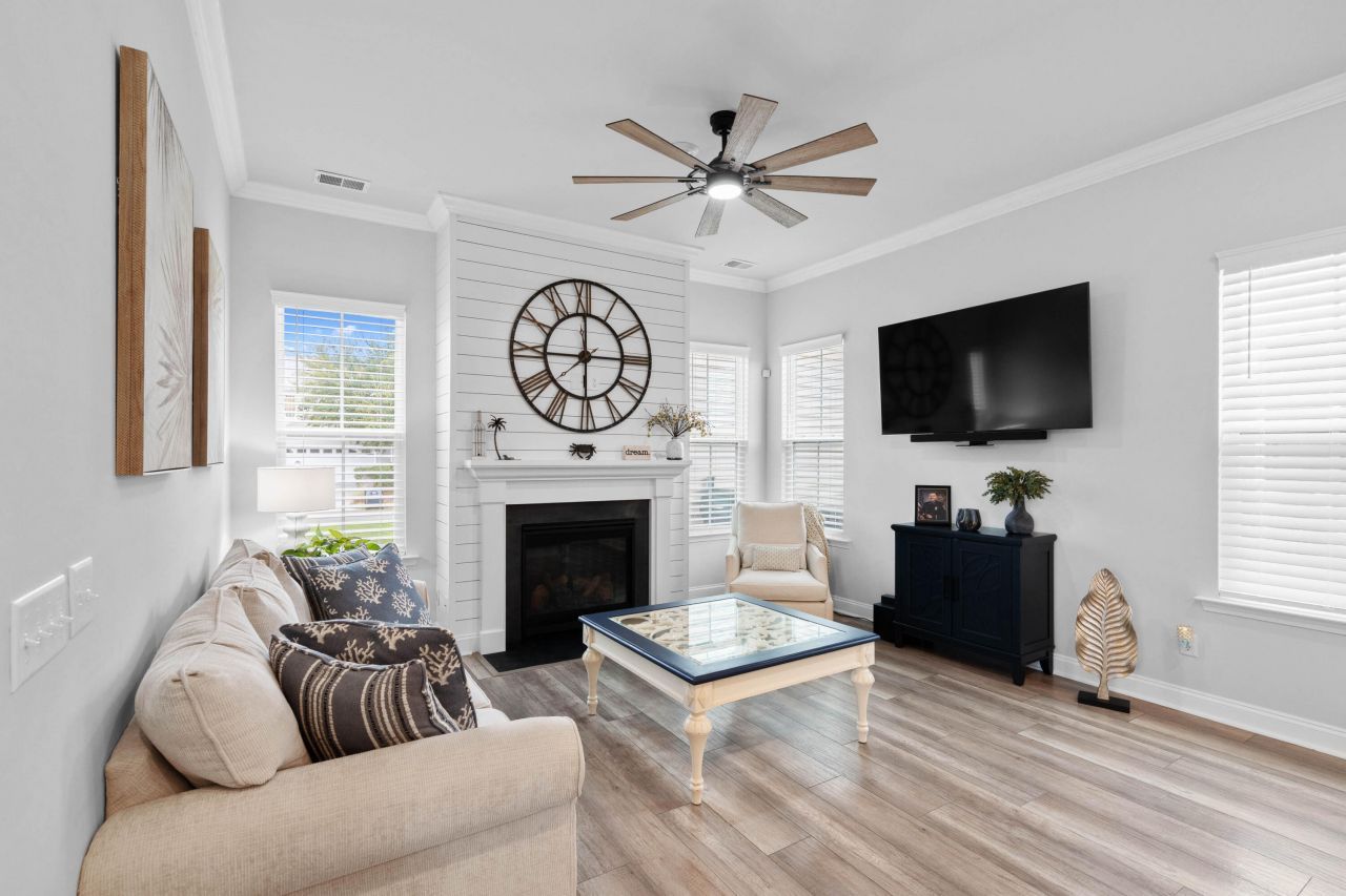 1541 Club Way Photo 34