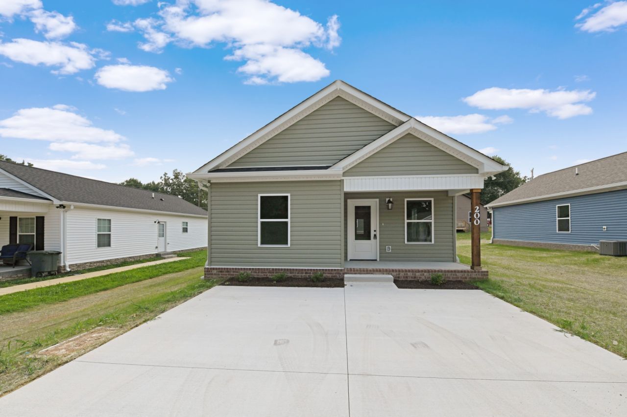 200 Center St, Portland, TN 37148 Main Photo