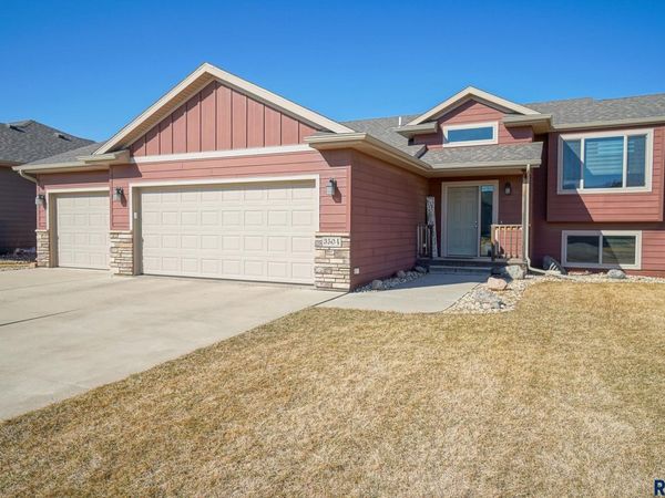 3504 E Chatham St, Sioux Falls, SD 57108