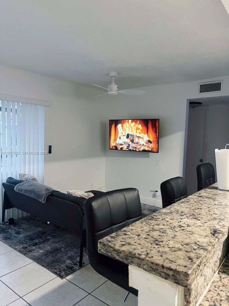 4435 Treehouse Ln, Unit 27 H, Tamarac, FL 33319 Photo