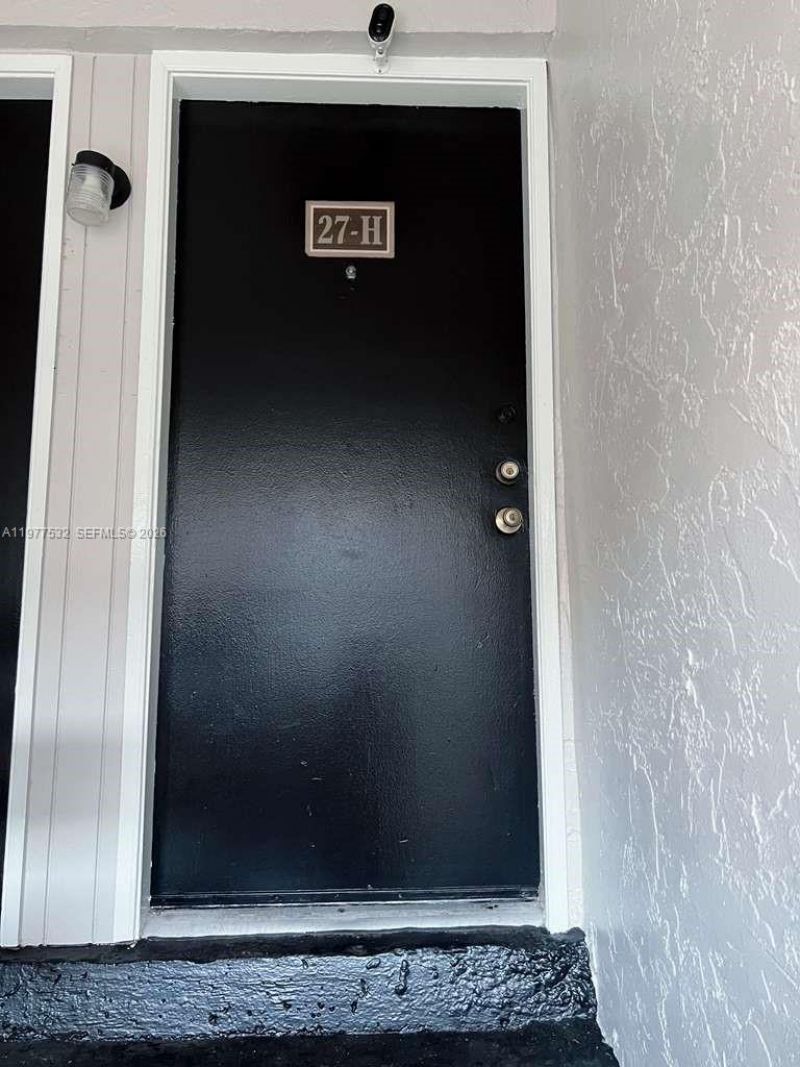 4435 Treehouse Ln, Unit 27 H, Tamarac, FL 33319 Photo