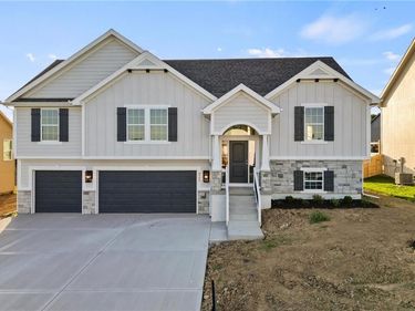 6017 NE 118th Street, Kansas City, MO 64156