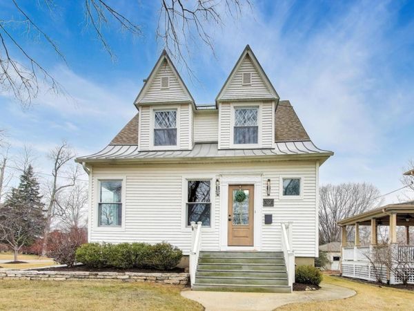 520 S Wheaton Avenue , Wheaton, IL 60187