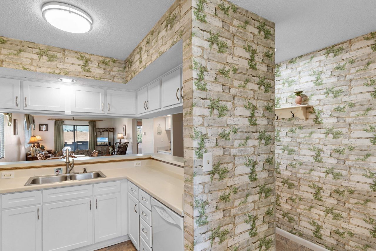 250 Maison Dr. Photo 8