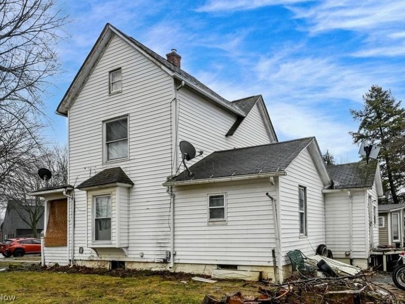 240 1st Street NW, Barberton, OH 44203 Photo 1