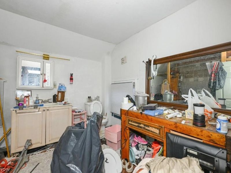 240 1st Street NW, Barberton, OH 44203 Photo 4