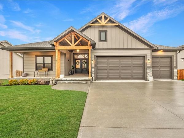 1684 N 163rd Street, Basehor, KS 66007