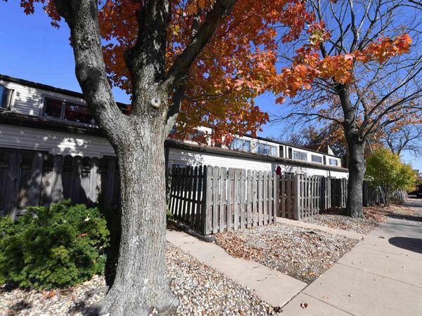 3107 W WILLOW KNOLLS Road, Peoria, IL 61614