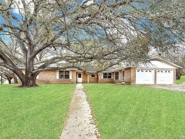 1709 Hickory, Floresville, TX 78114