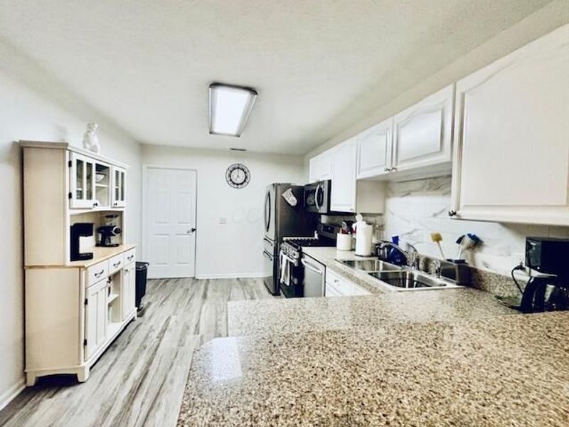 4625 Wenham Park, Unit 11, Columbus, OH 43230 Photo 18