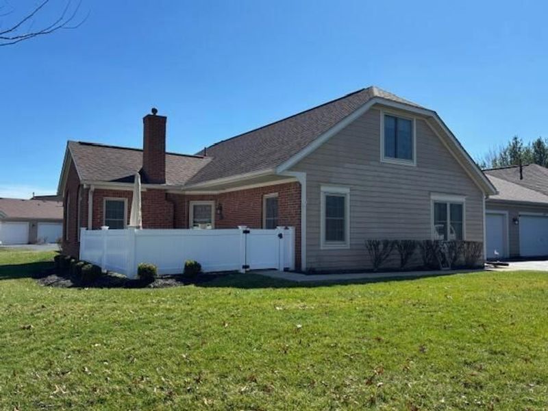 4625 Wenham Park, Unit 11, Columbus, OH 43230 Photo 2